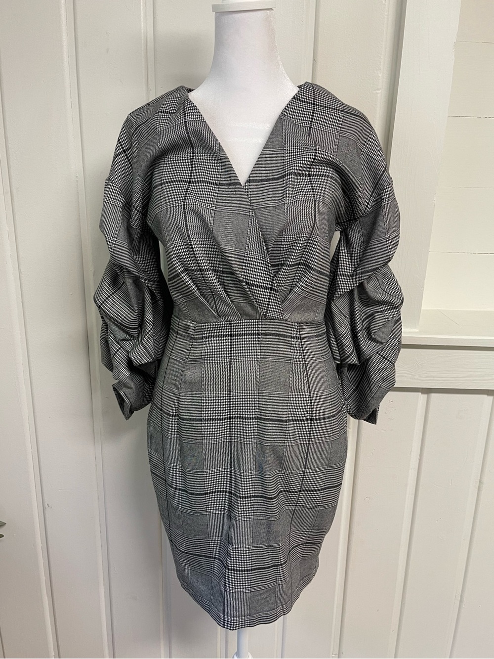 VENUS Plaid Ruffle Sleeve Fitted Dress – Size 2